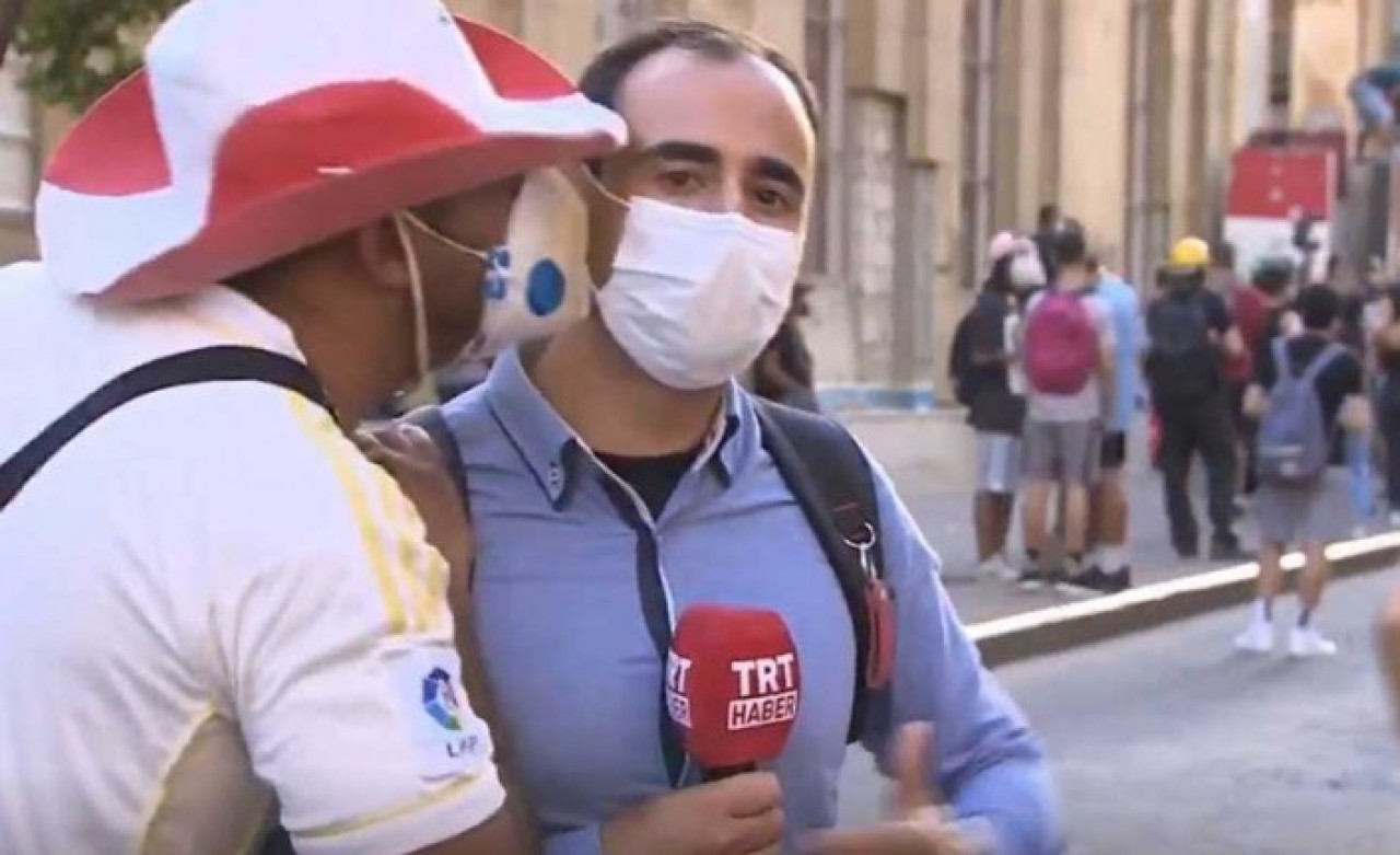 TRT muhabiri Doğancan Aksoy neye uğradığını şaşırdı: Canlı yayında öpücük şoku!