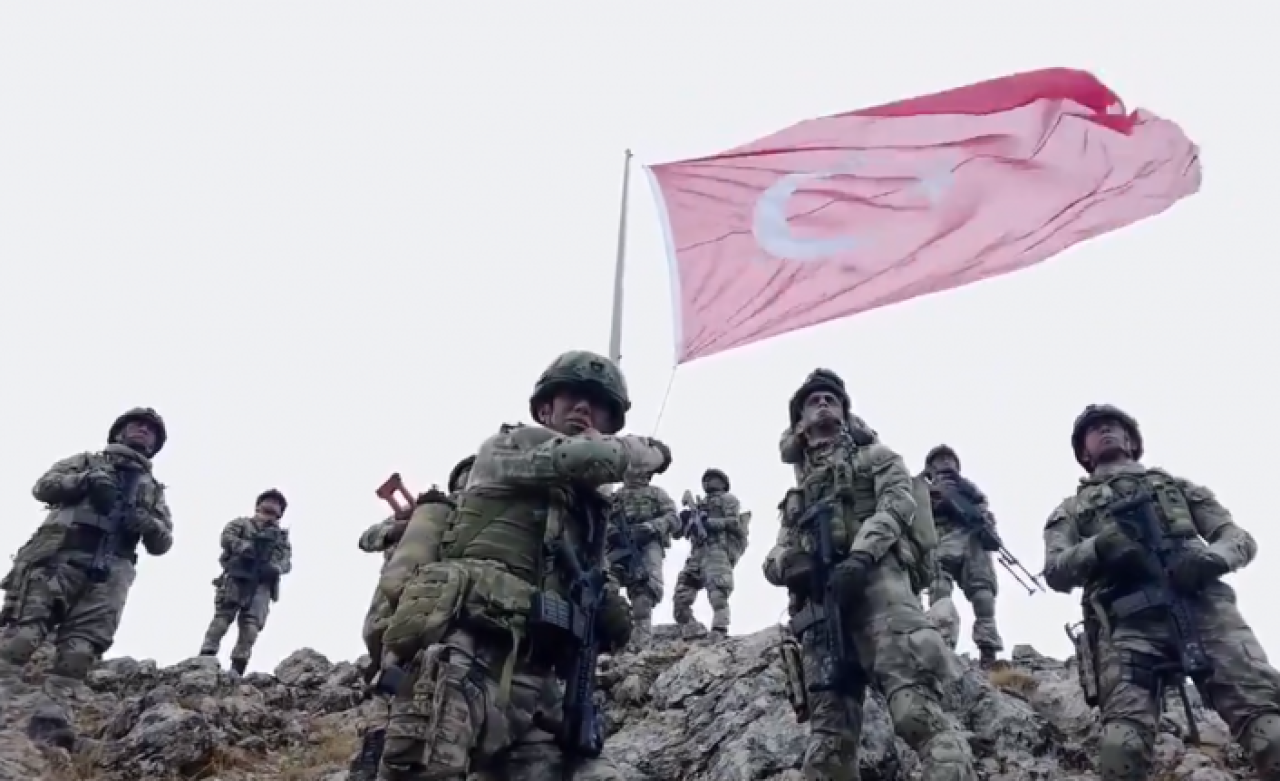 TSK'dan tüyleri diken diken 30 Ağustos klibi: Komandolar rap söyledi!