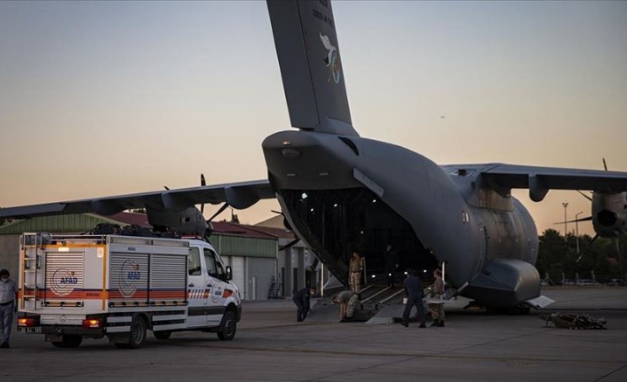Türkiye'nin yardım uçağı Beyrut'a indi