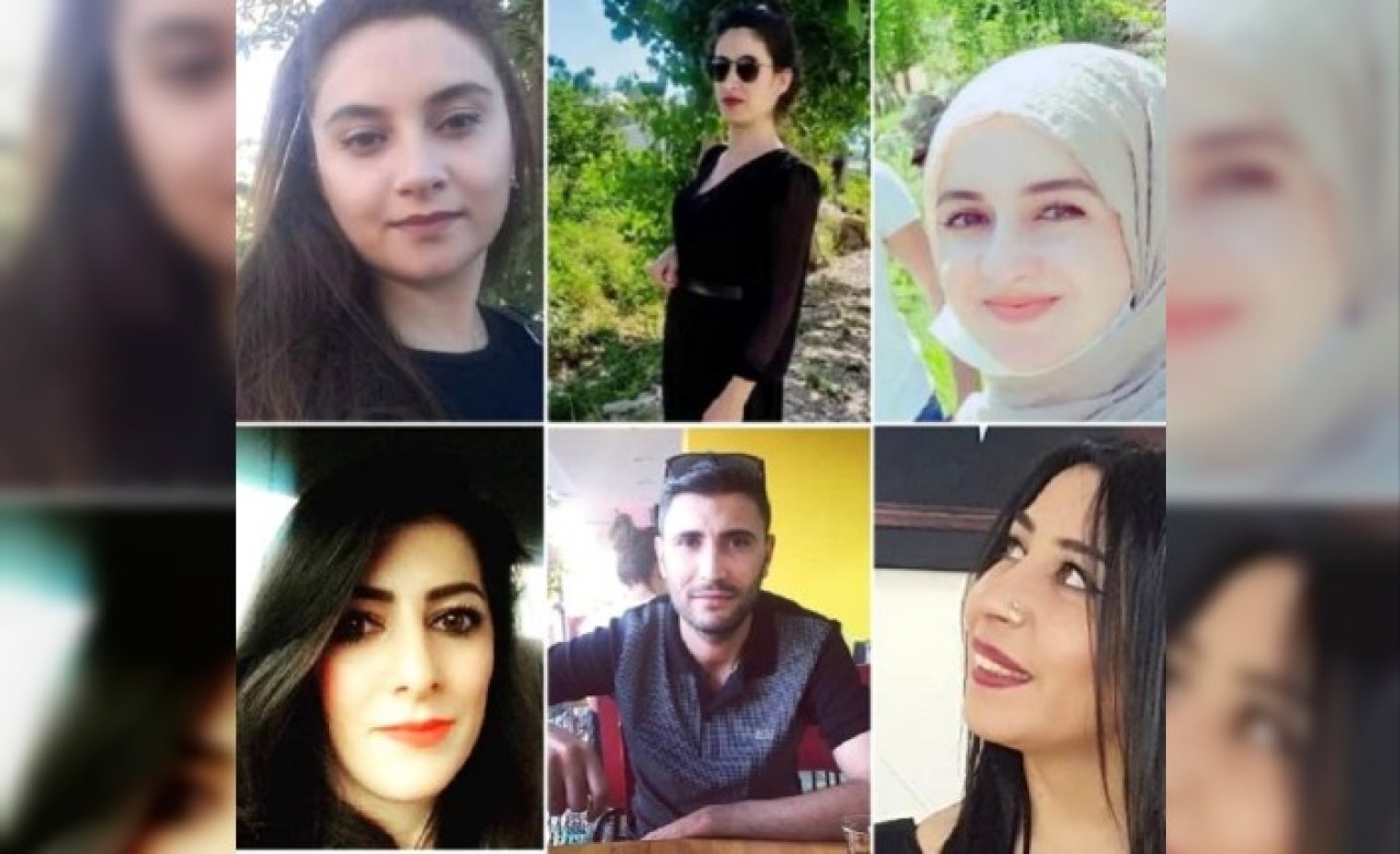 Uçuruma devrilen araçtaydılar: Semra Varol,  Çimen Özçük,  Meryem Renda,  Aysun Er,  Evin Yazgan ve Savaş Bayram öldü