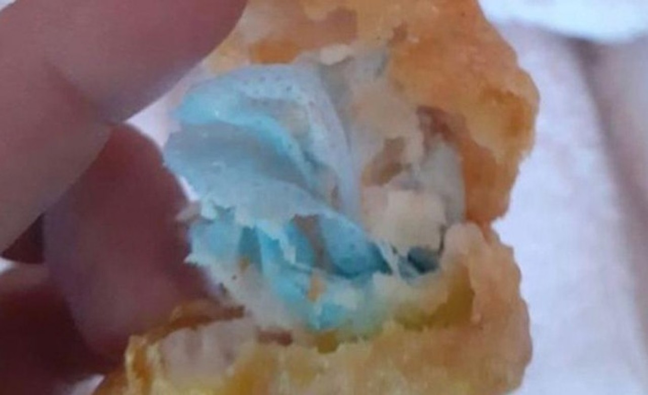 Mc Donald's'da mide bulandıran olay: Tavuk kızartmasından maske çıktı!