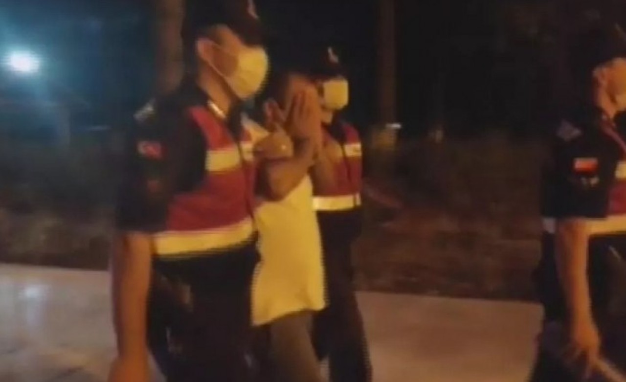 Yarı fiyatına verdiği sahte dövizi sosyal medyadan 2 kişiye sattı