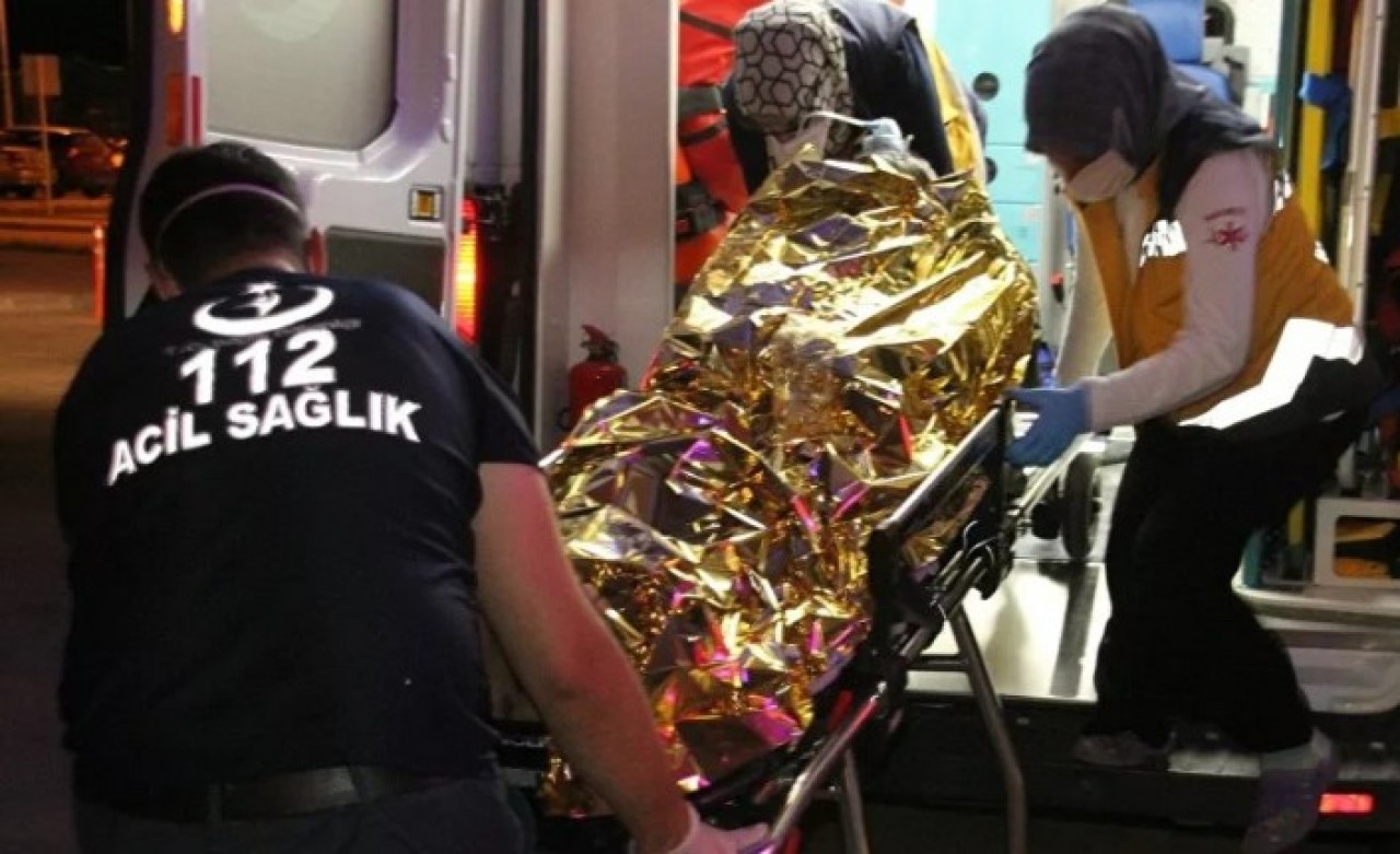 Zabıta,  seyyar satıcının tezgahına el koymak isteyince kendini yaktı