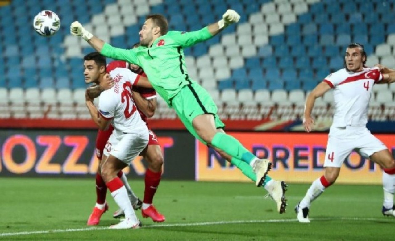 10 kişi kalan Sırbistan'ı da yenemedik: Milli Takım'ın tadı yok