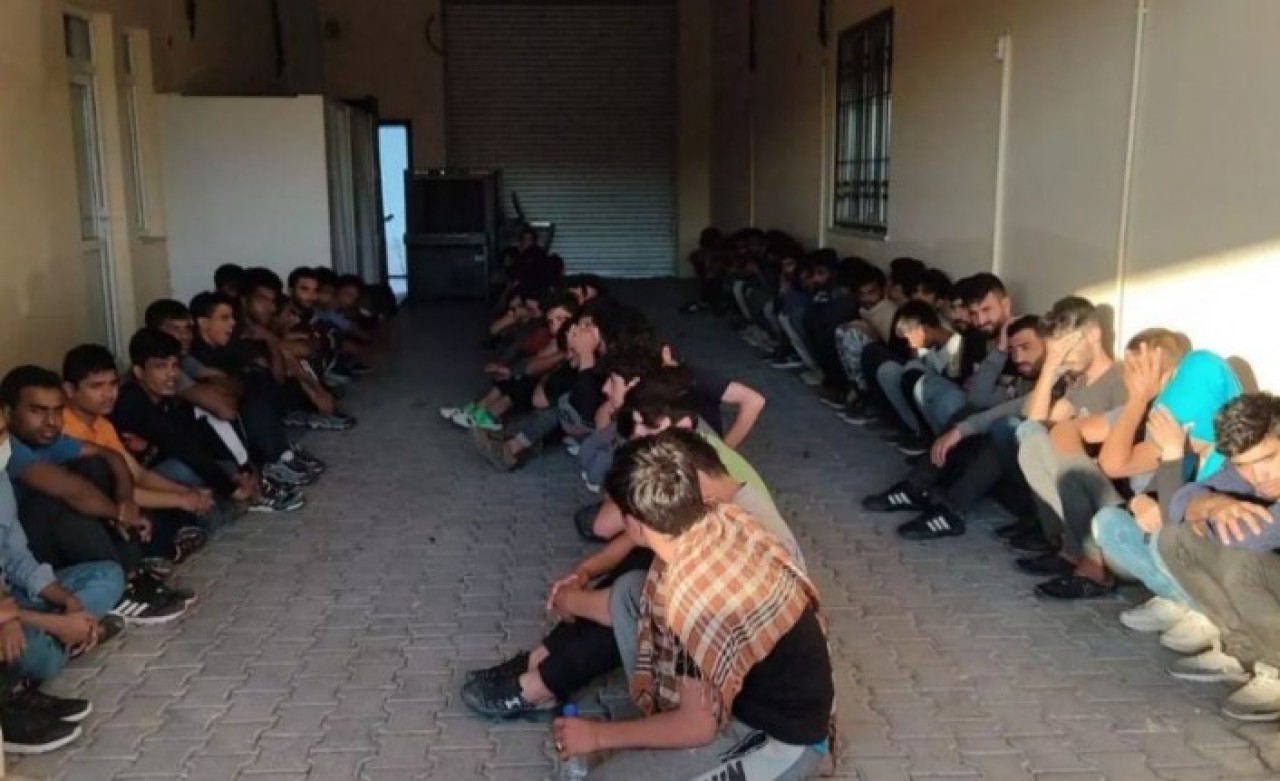 15 kişilik minibüsten 65 kişi çıktı