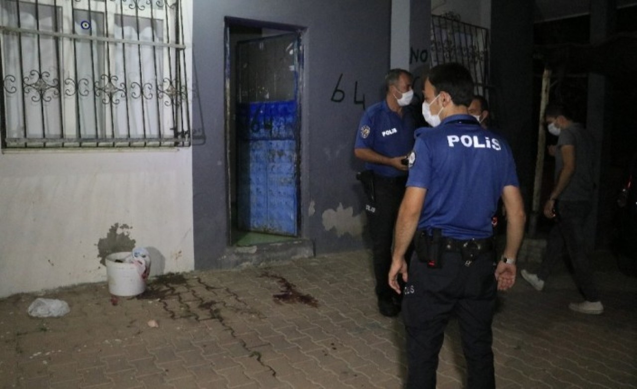 Adana'da dehşet: Eşini pompalı tüfekle vurdu