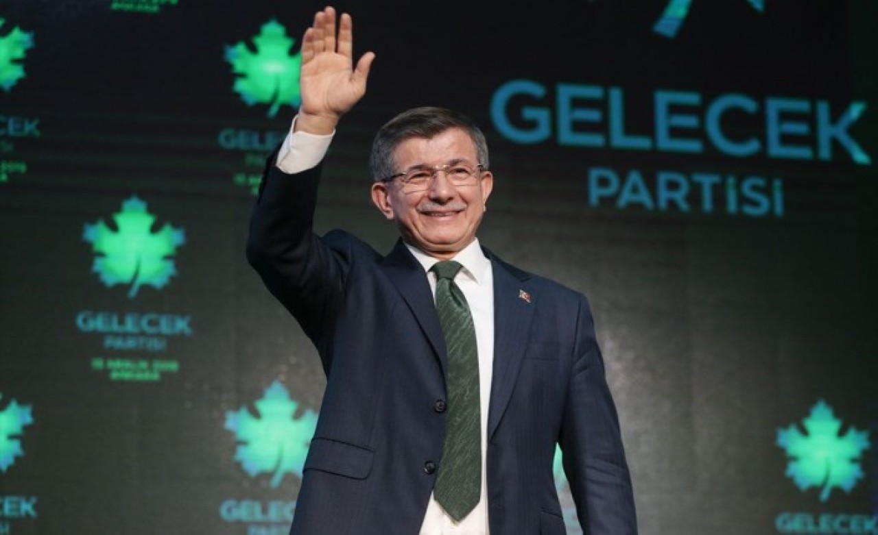Ahmet Davutoğlu'nun kurucusu olduğu Gelecek Partisi'nde peş peşe istifalar!