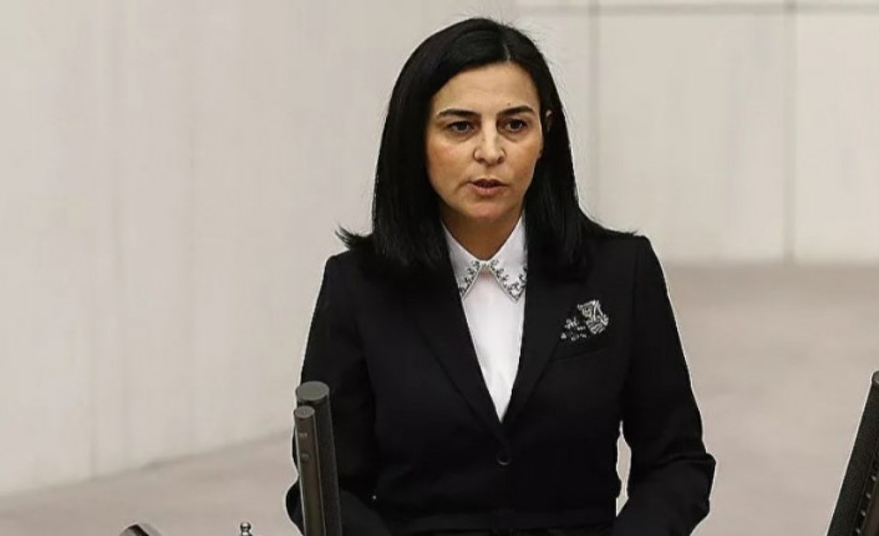 AK Parti Milletvekili Durgut'tan Akit Gazetesi Yazı İşleri Müdürü'ne: "Paçavranın yazarı"