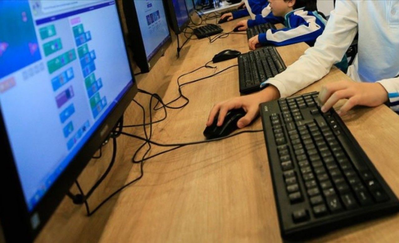 Bakan müjdeyi verdi: Ücretsiz internet paketi devam edecek