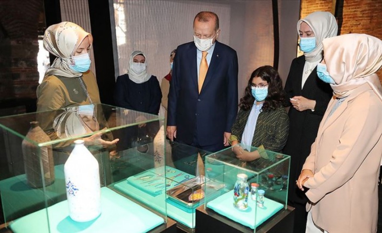 Cumhurbaşkanı Erdoğan 'Böyle Daha Güzelsin' sergisini gezdi