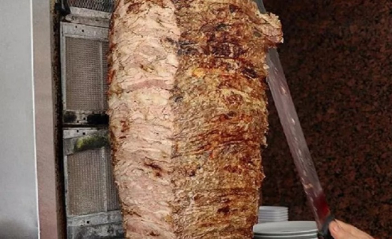 Dönere at eti,  lahmacuna böbrek eti koydular: Çayı ise boyayla yaptılar!