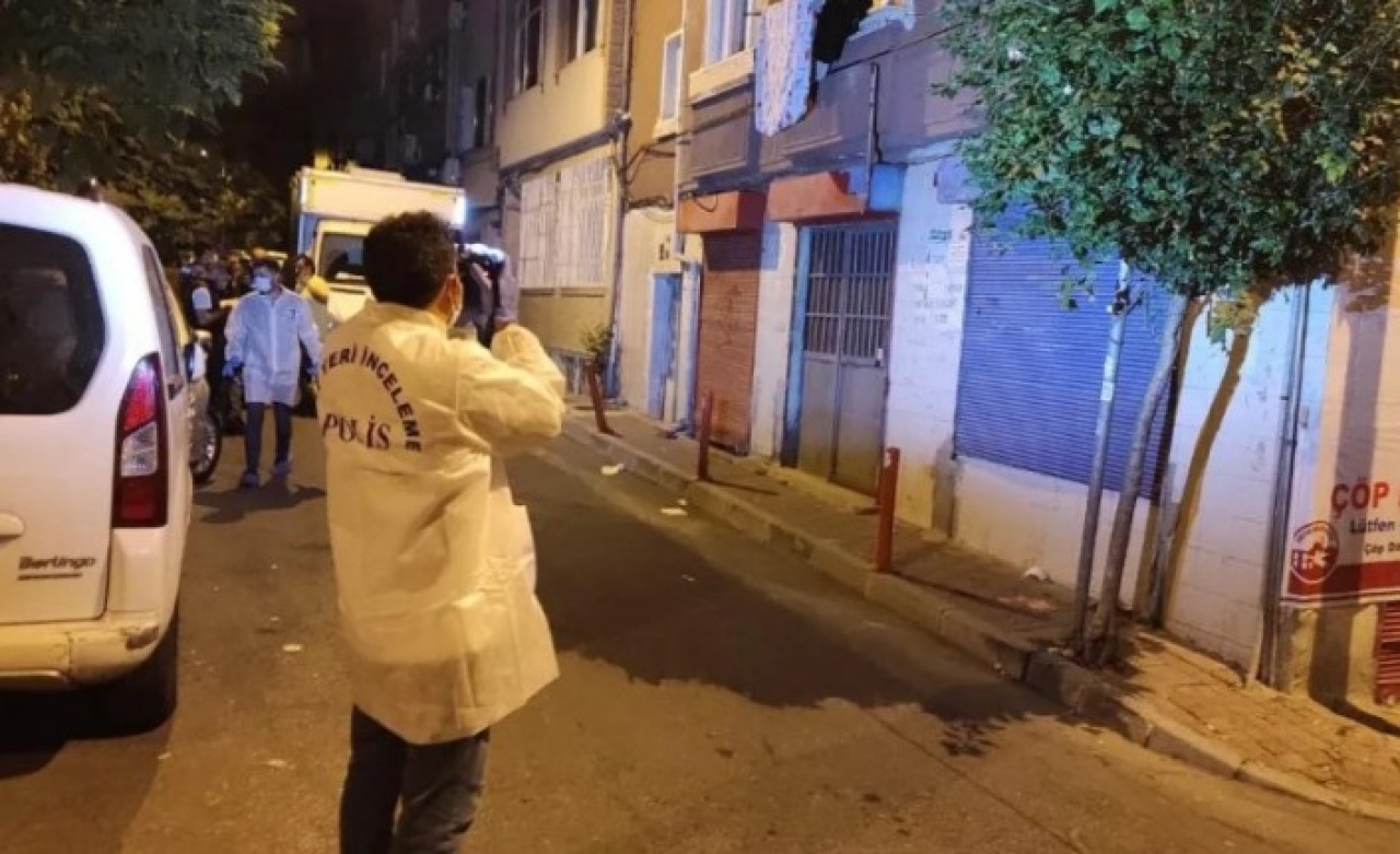 İstanbul'da sır gibi ölüm: Apartman merdivenlerinde bulundu