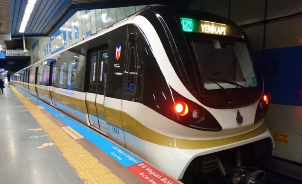 İstanbul metroda iğrenç olay: Genç kadın şok geçirdi!
