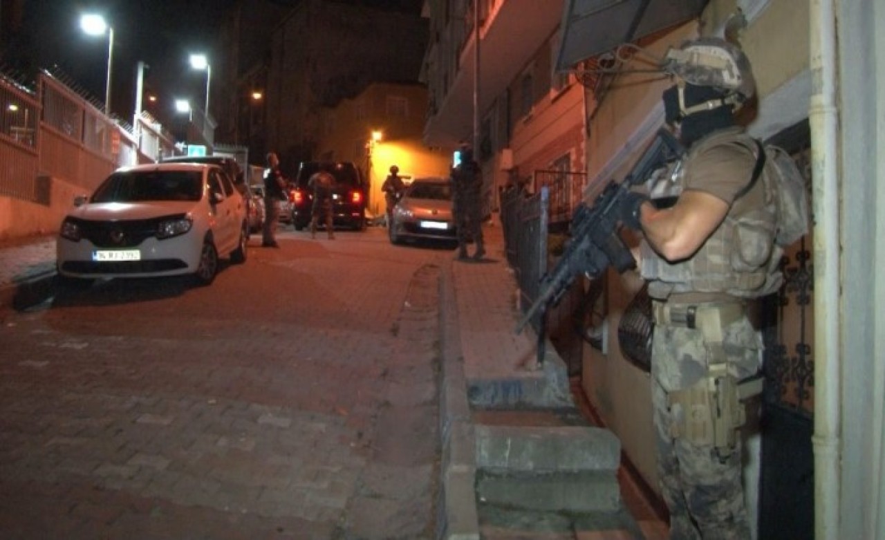 İstanbul'da şafak operasyonu: Onlarca kişi gözaltına alındı