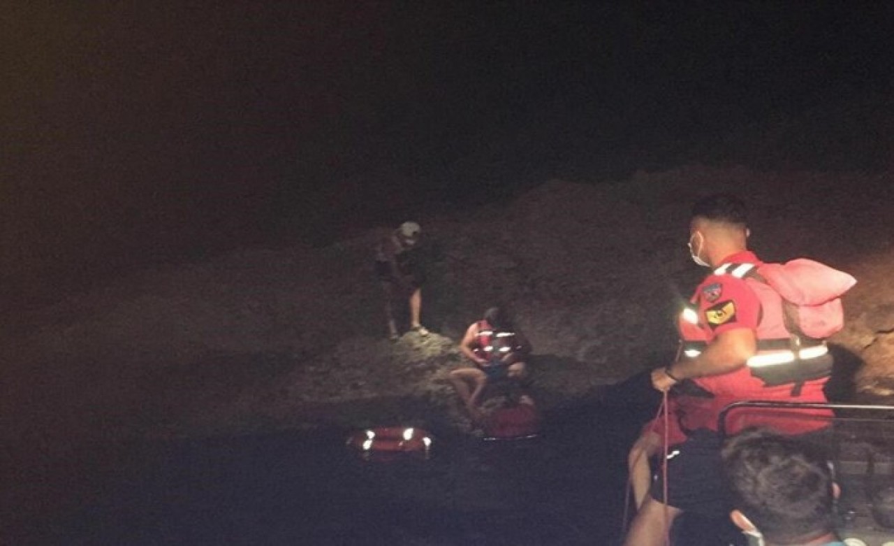 JAK ekipleri yetişti: Tatilciler kurtarıldı