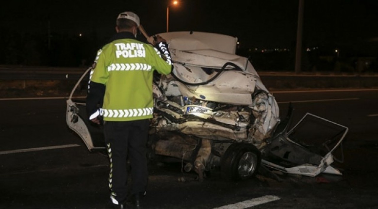 Otomobiline TIR çarptı: Samet Akat öldü