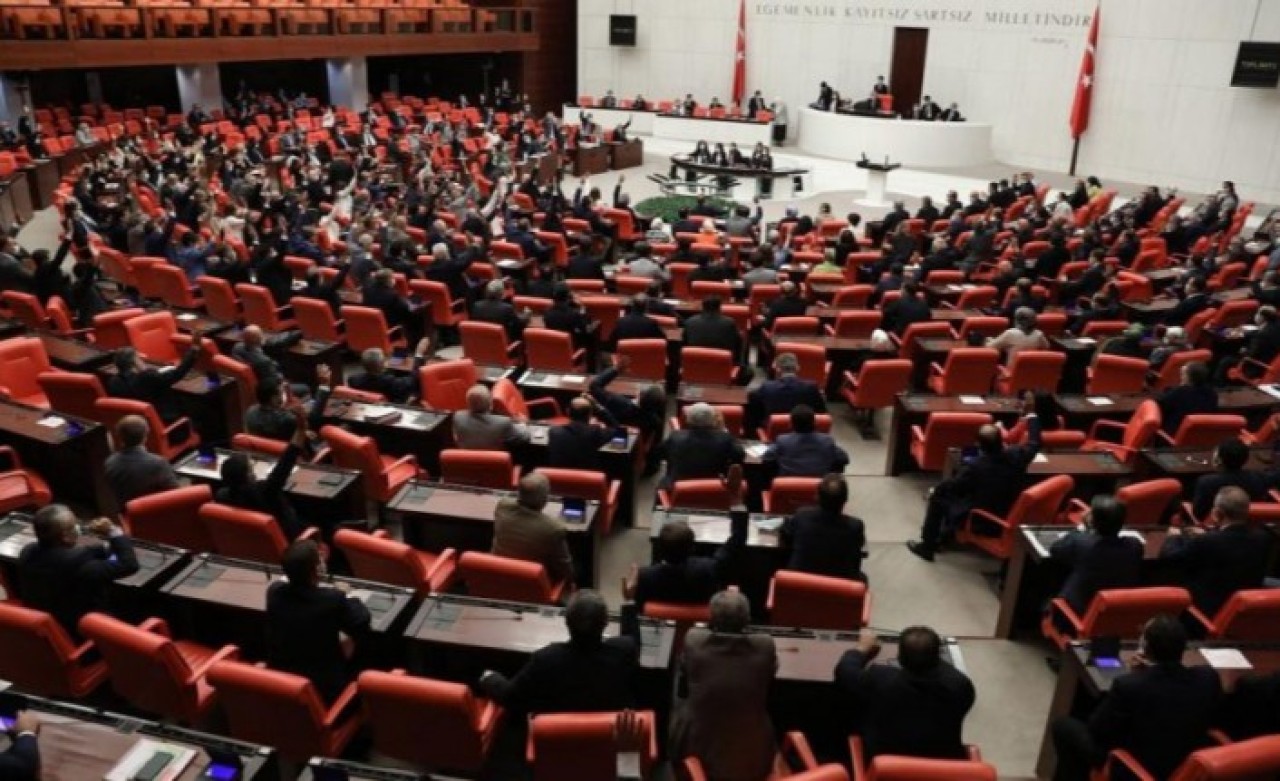 Resmi Gazete'de yayımlandı: Çoklu baro yürürlüğe girdi