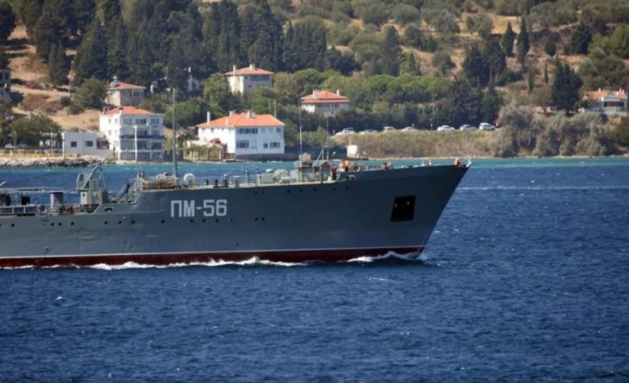 Rus savaş gemisi,  Çanakkale Boğazı'ndan geçti