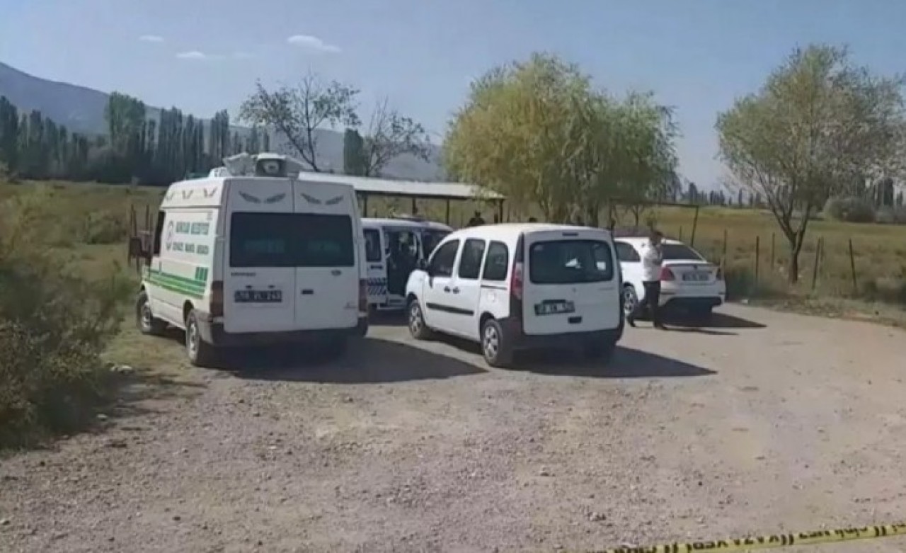 Şenel Bulut,  evleneceği kadını ve annesini öldürüp intihar etti