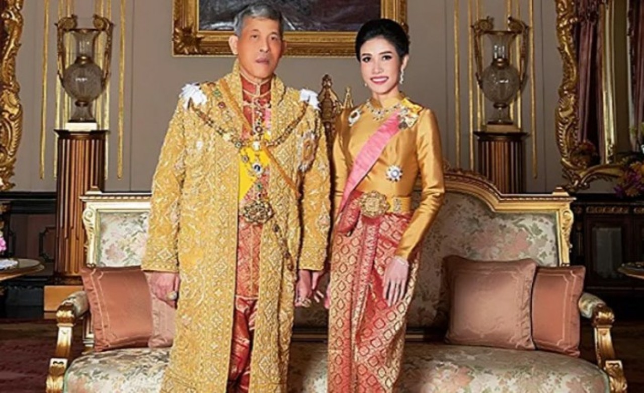 Tayland Kralı,  hapse attırdığı 'resmi metresini' affetti ve haremine çağırdı