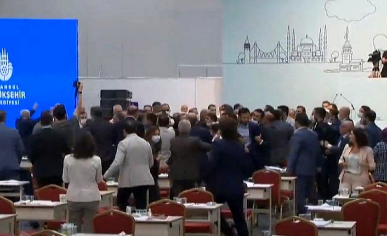 Tevfik Göksu'nun sözleri İBB Meclisi'nde tekmeli yumruklu kavgaya neden oldu