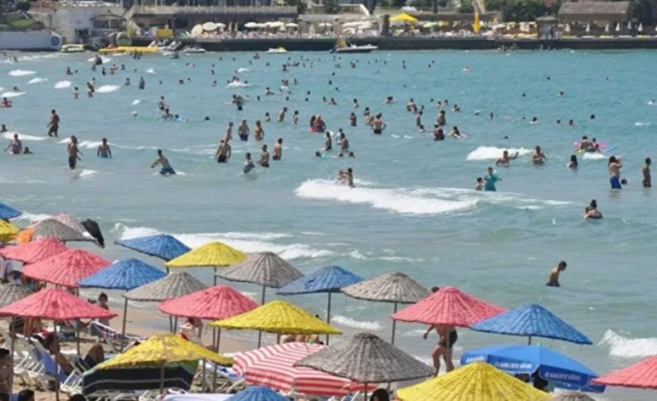 Turist olarak gelenler ilçeye yerleşti: Kuşadası'nın nüfusu 35 ili geçti