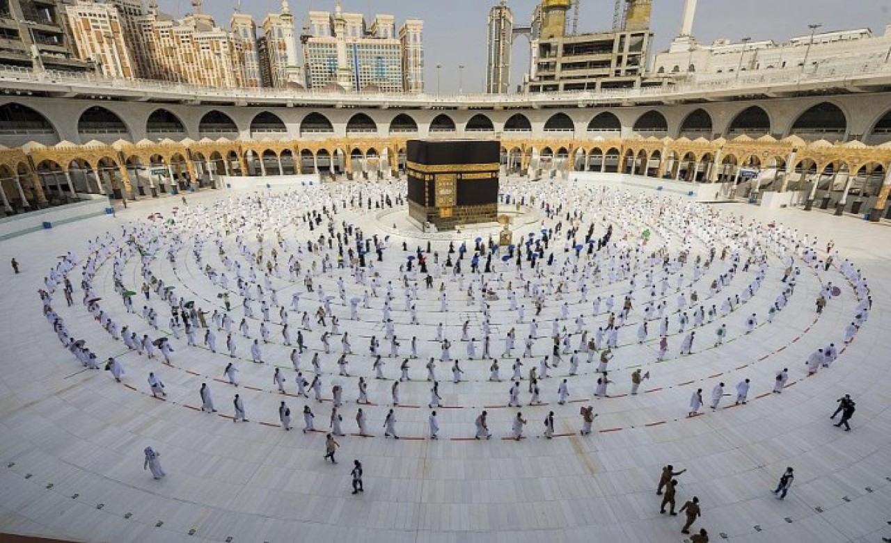 Umre ziyaretleri kademeli olarak başlıyor