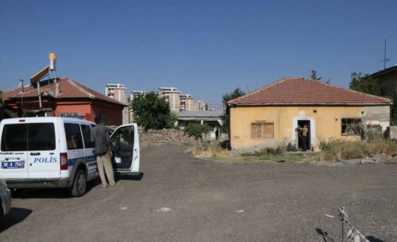 Yardım istemek için girdiği evde ölü bulundu