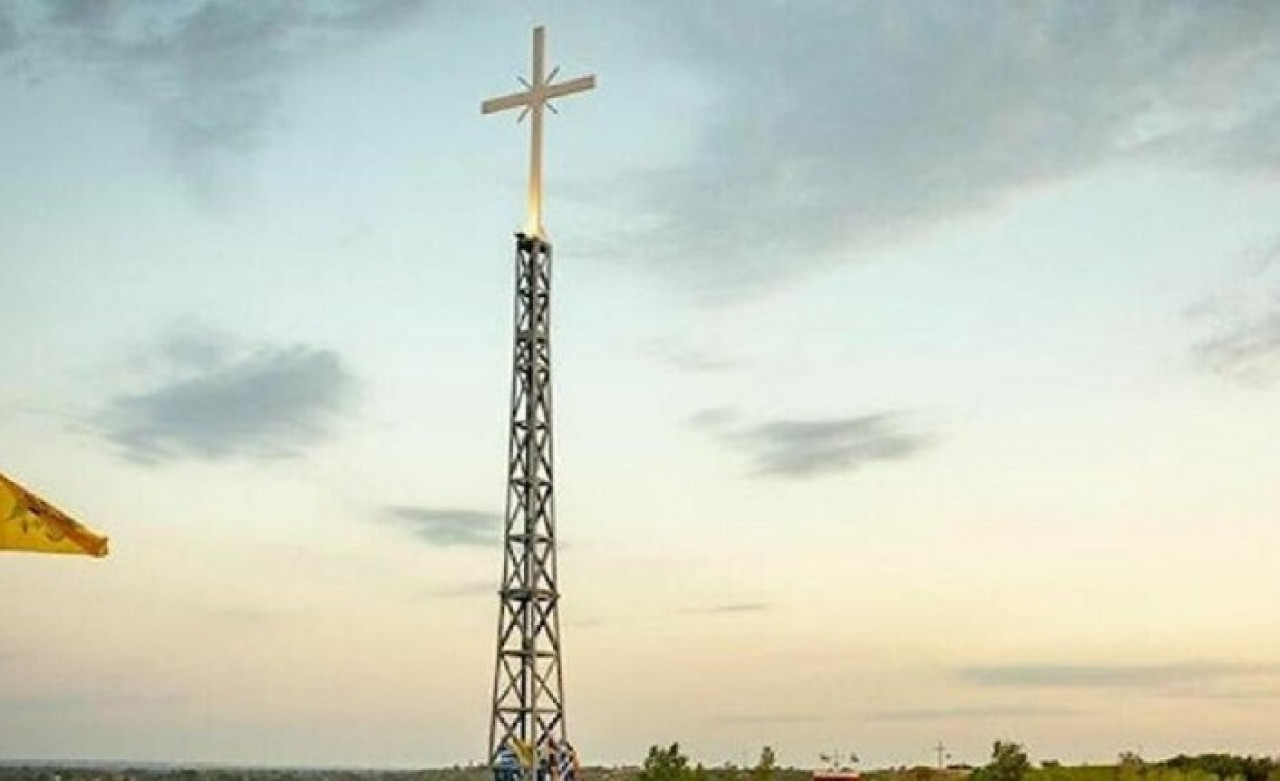 Yunanistan kaşınmaya devam ediyor: Şimdi de Meriç nehri kıyısına dev haç diktiler
