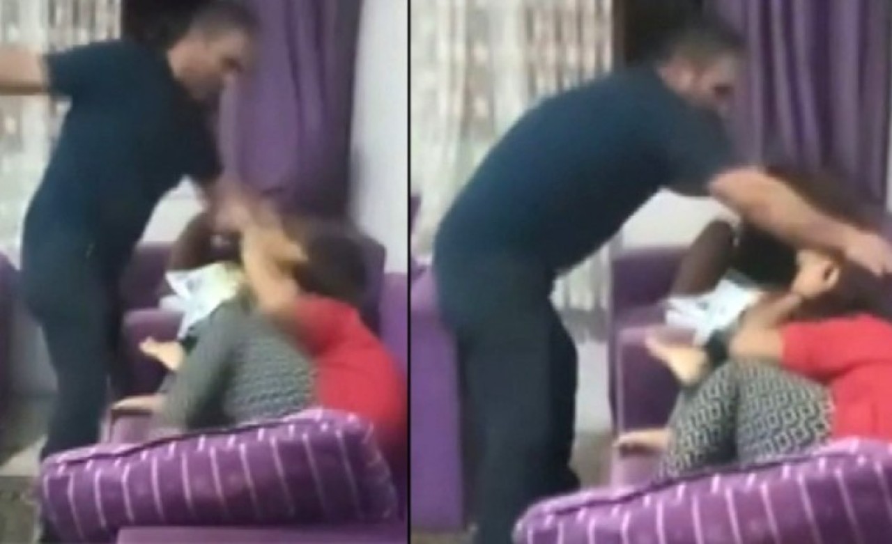 Acımasız baba,  çocuklarını dövdüğü anları sosyal medyadan canlı olarak yayınladı