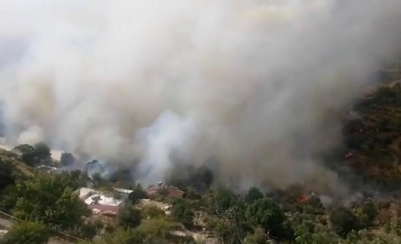 Anamur'da yangın büyüyor: 50 ev boşaltıldı