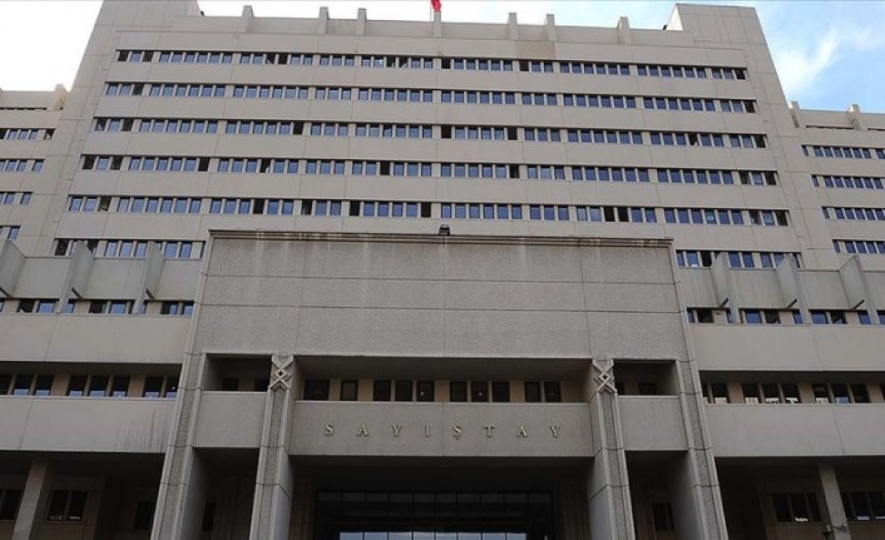 Ankara ve Mimar Sinan Üniversitesi'nde 844 eser kayıp: Türk bayraklı halıyı böcekler yedi