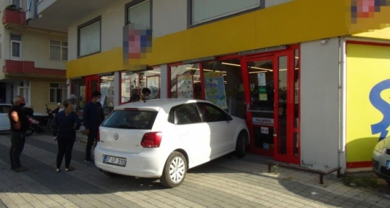 Antalyalı Fatma Sözen,  markete arabayla girdi!