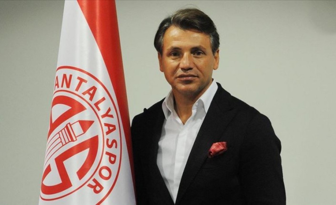 Antalyaspor'da Tamer Tuna ayrıldı