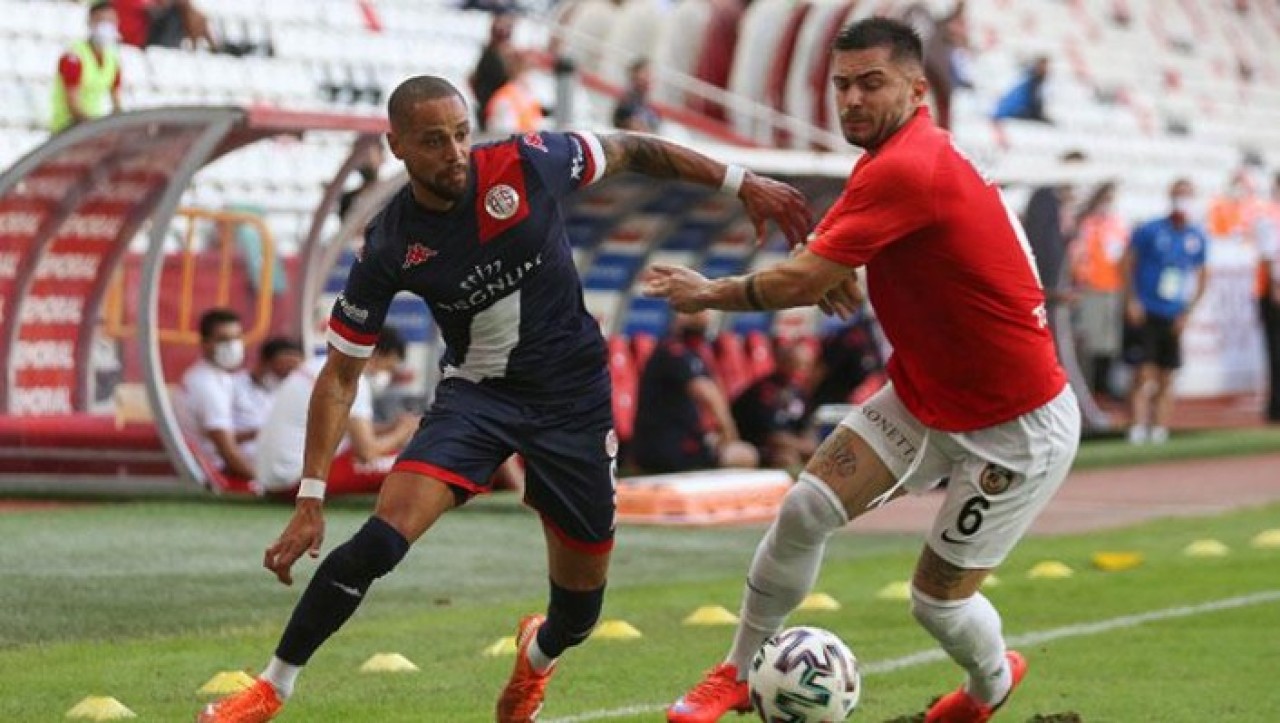 Antalyaspor Gaziantep maçında 4 kırmızı kart