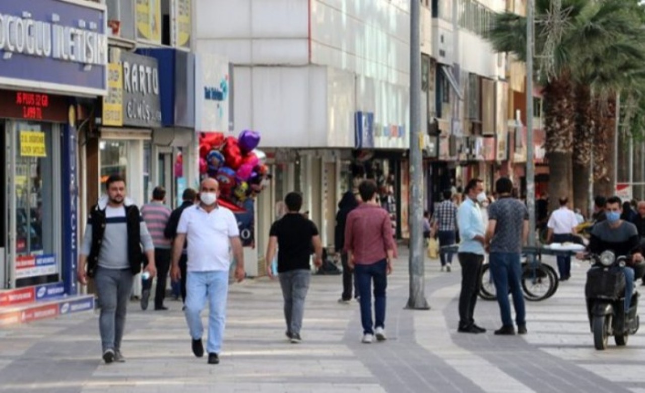 Bir ilde daha sokakta sigara içmek yasaklandı