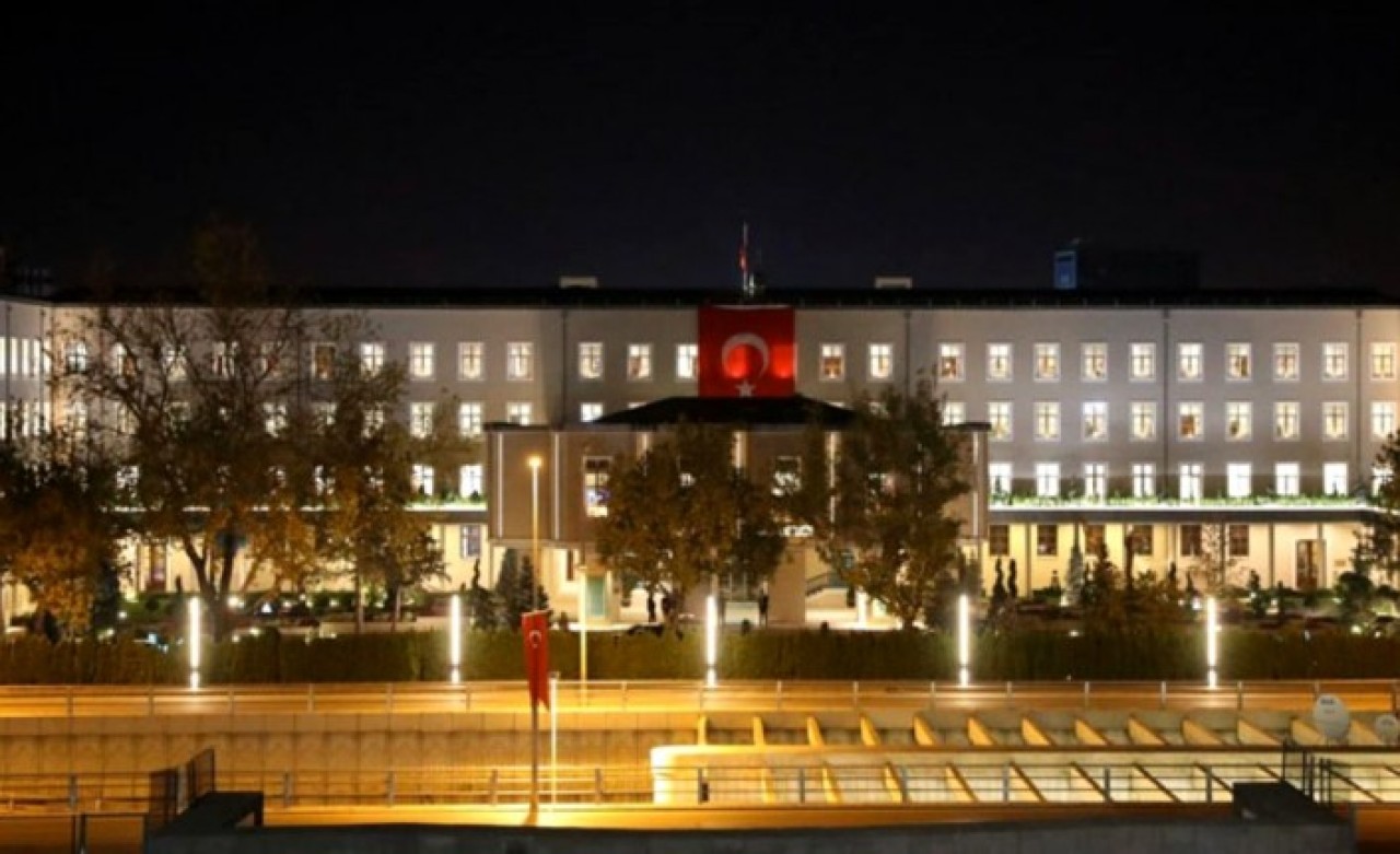 Bir bu eksikti: Şimdi de 'Işıklar yanıyor' tartışması