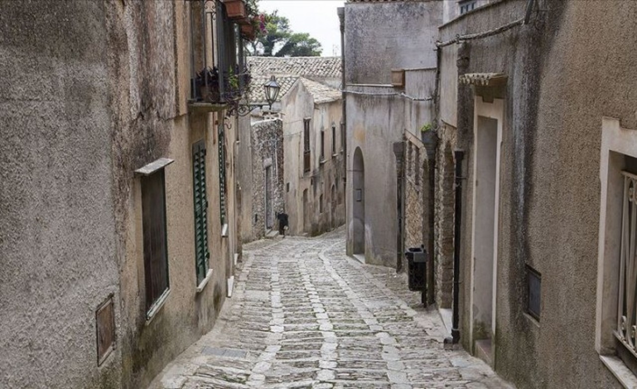 Burası İtalya: Bu evler tanesi 1 eurodan satışa çıkarılacak