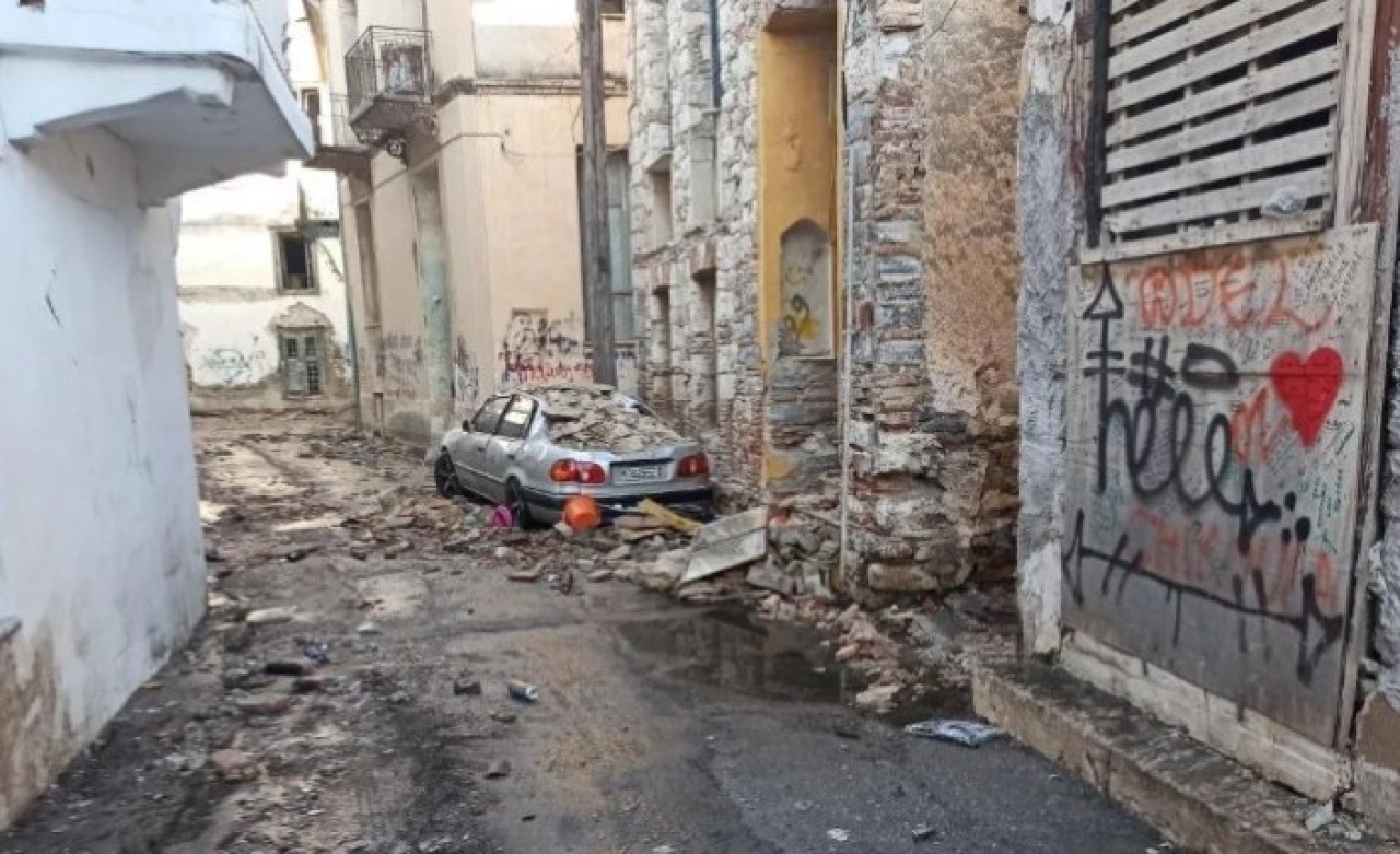 Deprem nedeniyle Sisam Adası'nda iki öğrenci hayatını kaybetti