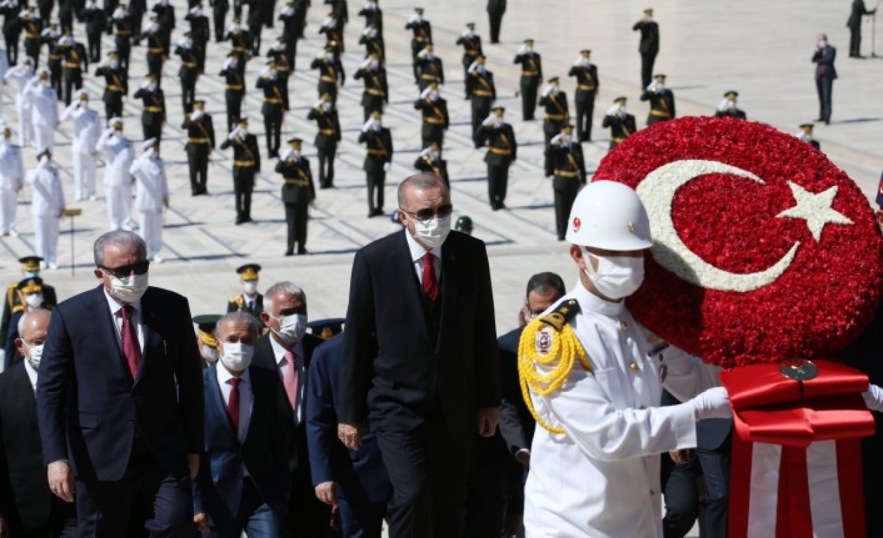 Devlet erkanı Atatürk'ün huzurunda: İşte Erdoğan'ın Anıtkabir Özel Defteri'ne yazdığı mesaj