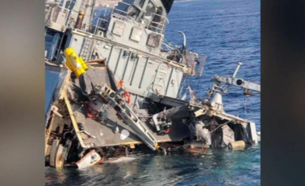 Ege'de Yunan savaş gemisi battı