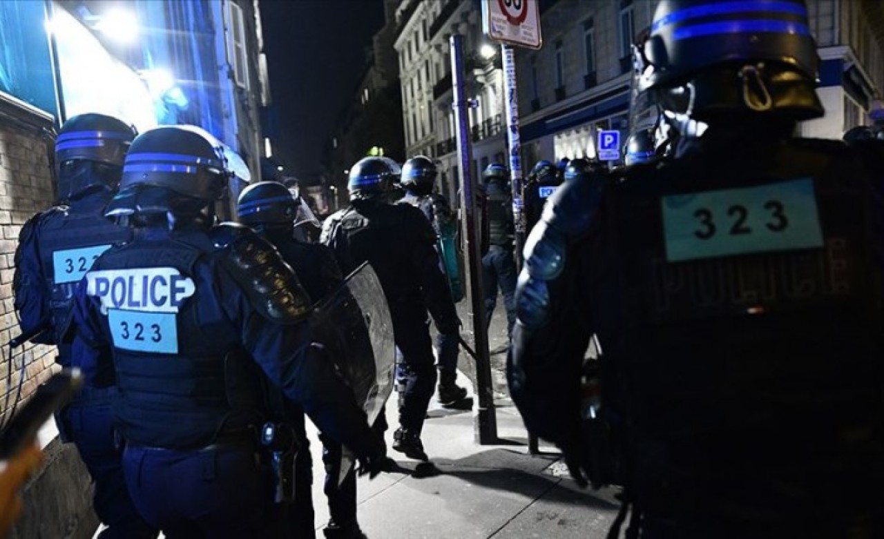 Ermenileri seyreden Fransız polisi Türklere biber gazıyla saldırdı!