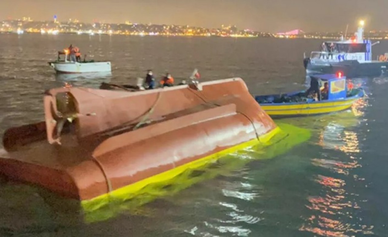 Fatih'te tekne alabora oldu: 2 kişi öldü