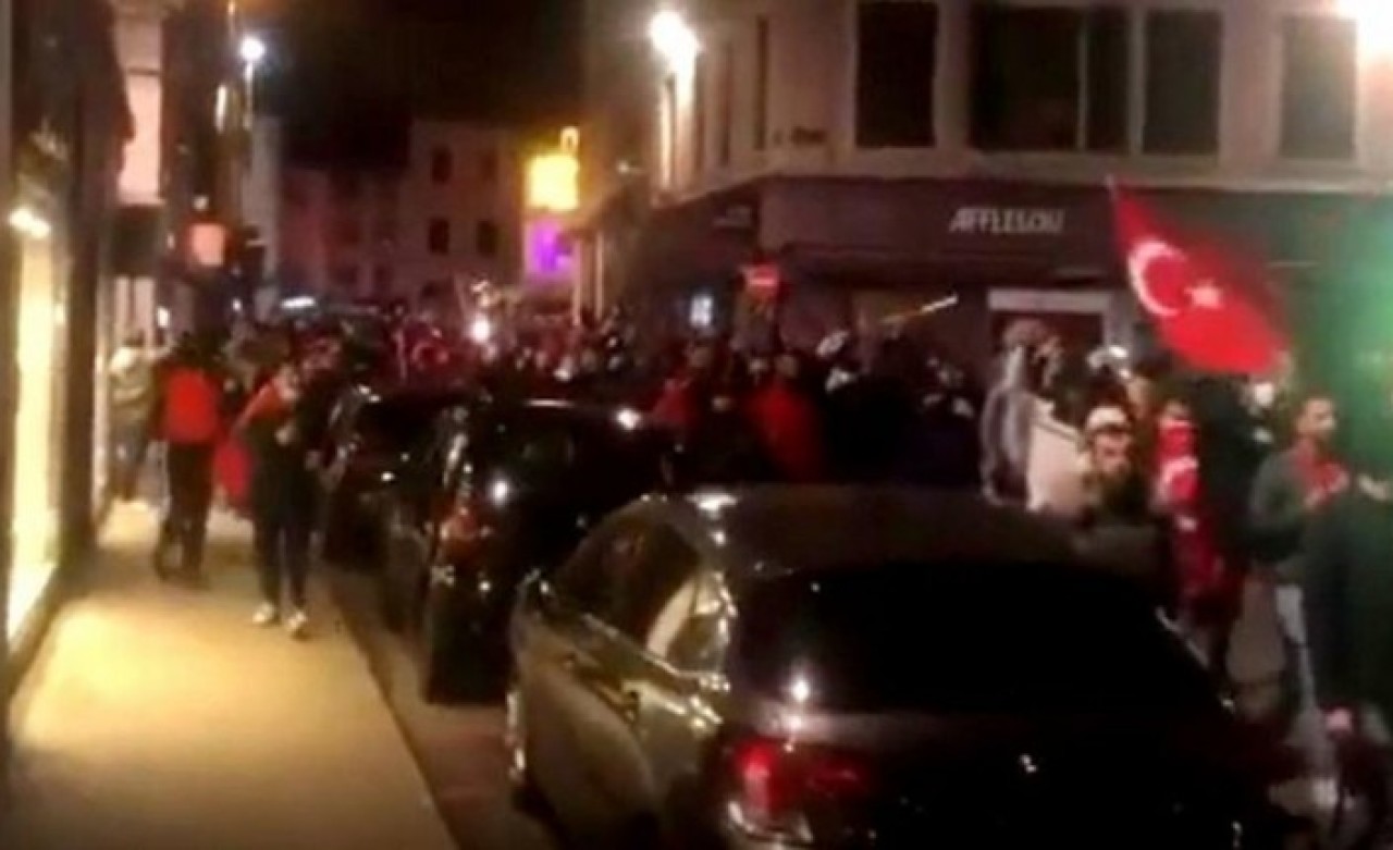 Fransa'da Ermeniler Türklere saldırdı: Yüzlerce Türk sokağa çıktı