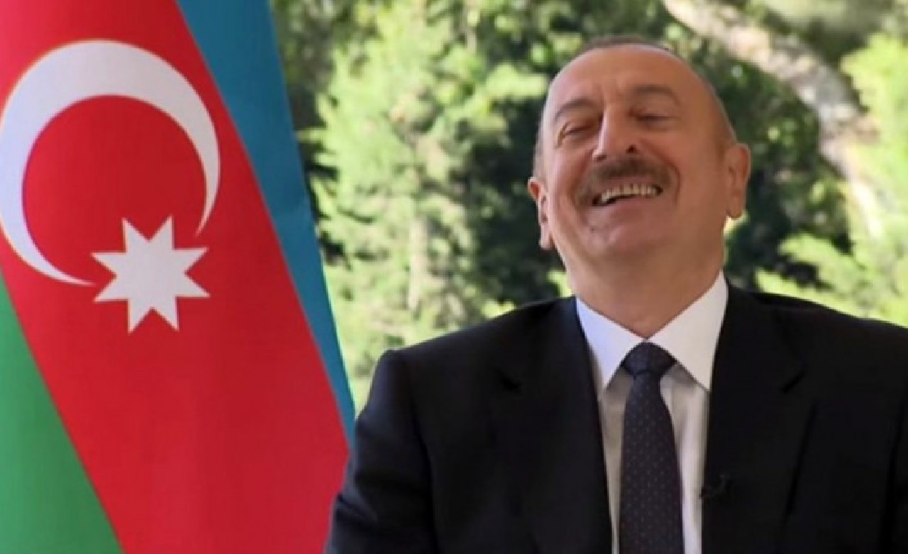 Fransız muhabirin 'Kaç Türk SİHA'nız var?' sorusuna Aliyev'den kahkahalı yanıt!