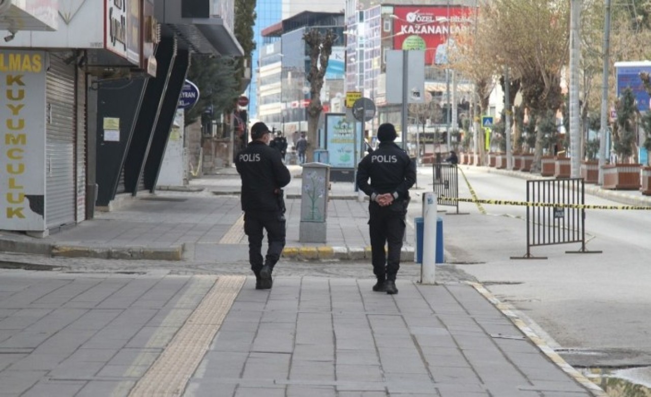 Hafta sonu sokağa çıkma ve seyahat yasağı kapıda!