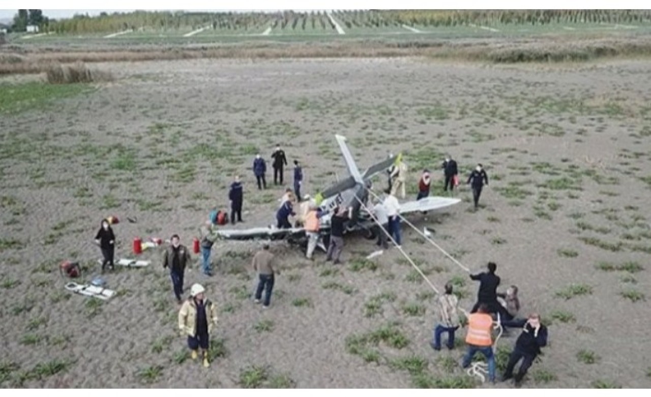 İstanbul'da eğitim uçağı düştü! Pilot Beytullah Nart yaralı çıkarıldı