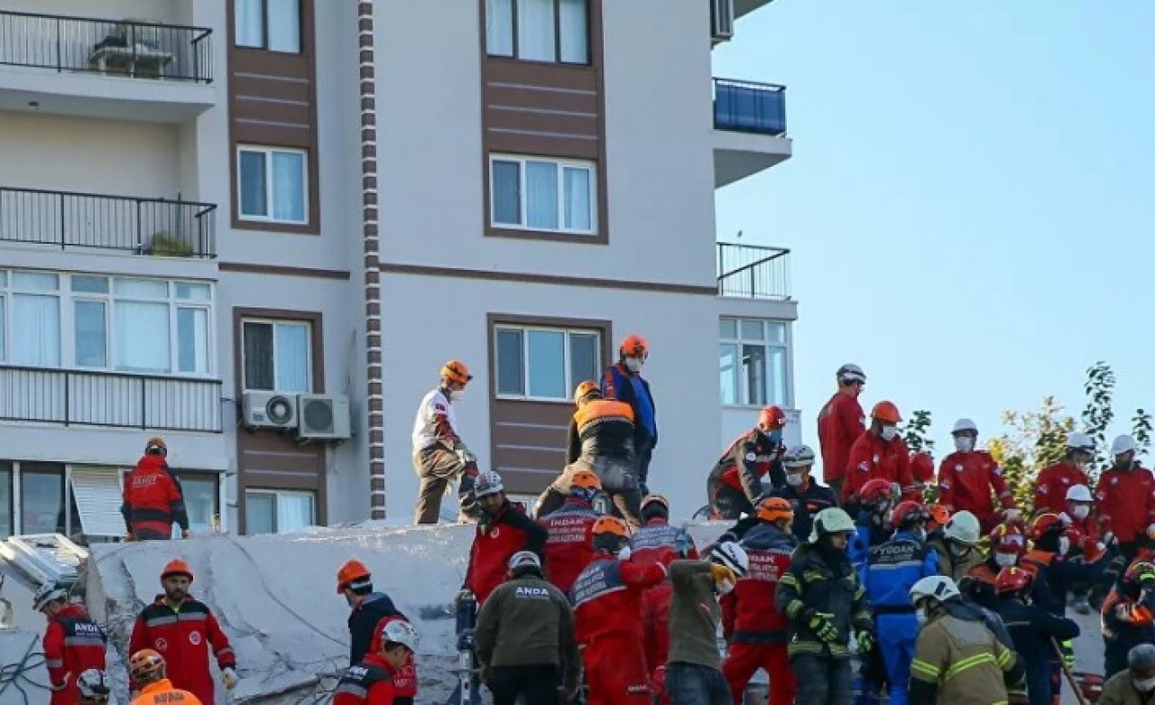 İzmir'de 26 saat sonra Helim Sarı sağ olarak kurtarıldı