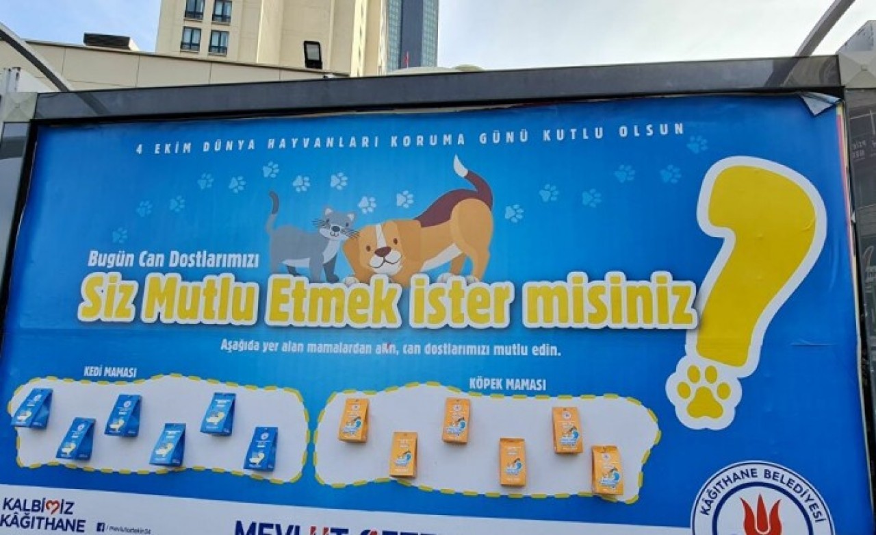 Kağıthane Belediyesi'nden örnek hareket: Bilboardlara reklam yerine mama koydular!