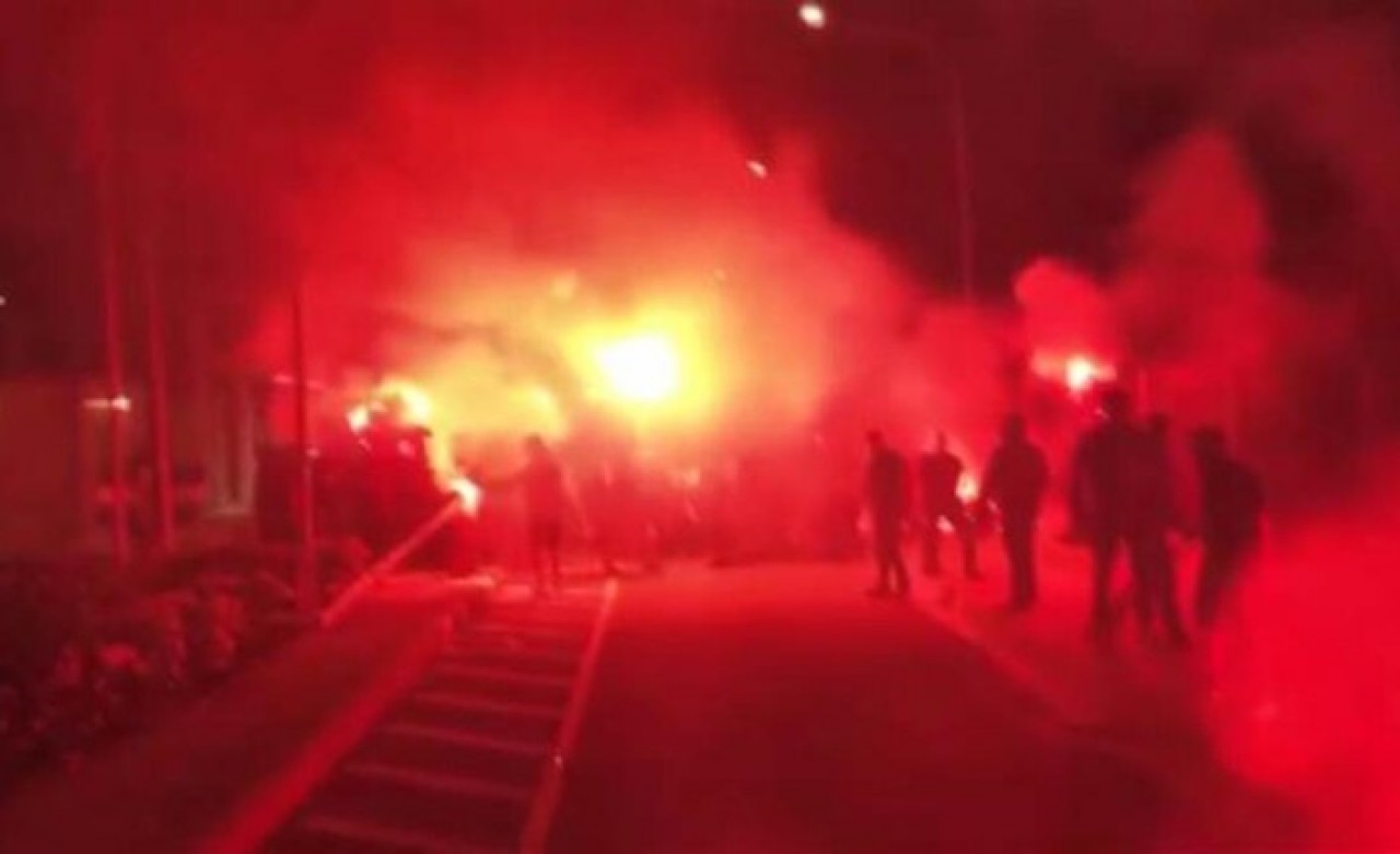 Kıbrıs'ta Rumlar ateşle oynuyor: Türk tarafına yürüdüler,  yangın çıkardılar